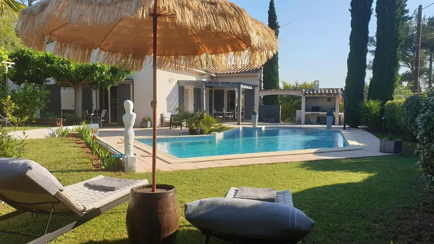 Alojamiento y desayuno para 2 personas, con jardín además de terraza y piscina - 1