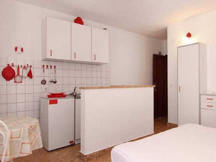 Studio für 2 Personen, mit Terrasse in Bol