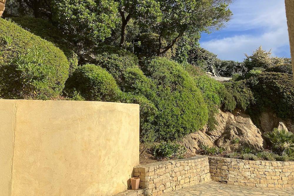 Appartement entier, Flat next  to a new house-beautiful view over the sea-air conditioned in Les Issambres, Roquebrune-sur-Argens