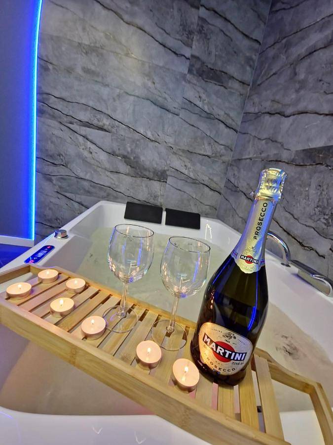 Apartament wakacyjny dla 4 osób, z jacuzzi w Radom