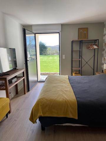Gîte pour 5 personnes, avec terrasse et vue à Saint-Martin-sur-Oust