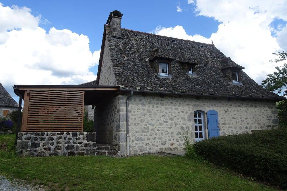 Maison Traditionnelle en Haute Auvergne in Junhac, Région d'Aurillac