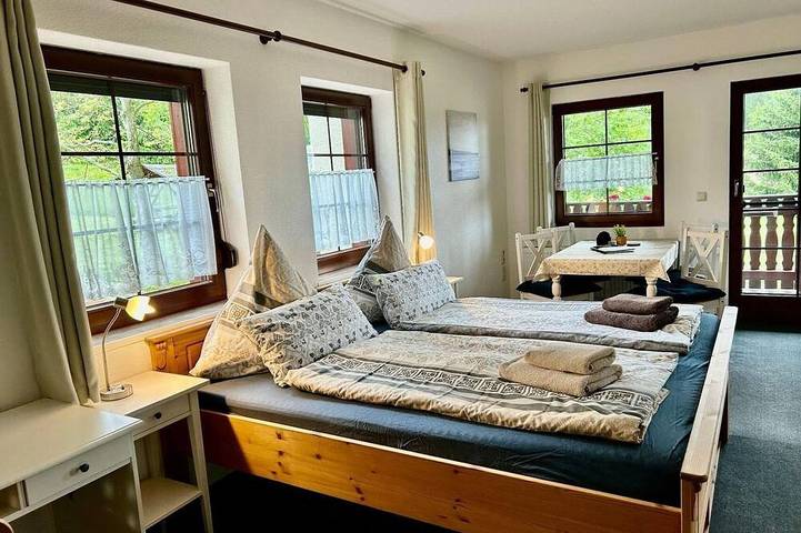 Ferienwohnung für 2 Personen, mit Balkon und Pool sowie Garten und Sauna in Lengenfeld - 3