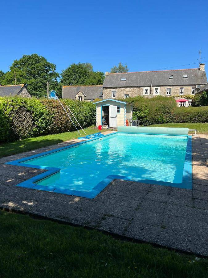 Gîte pour 4 personnes, avec piscine ainsi que jardin et vue, animaux acceptés à Plouguenast - 2