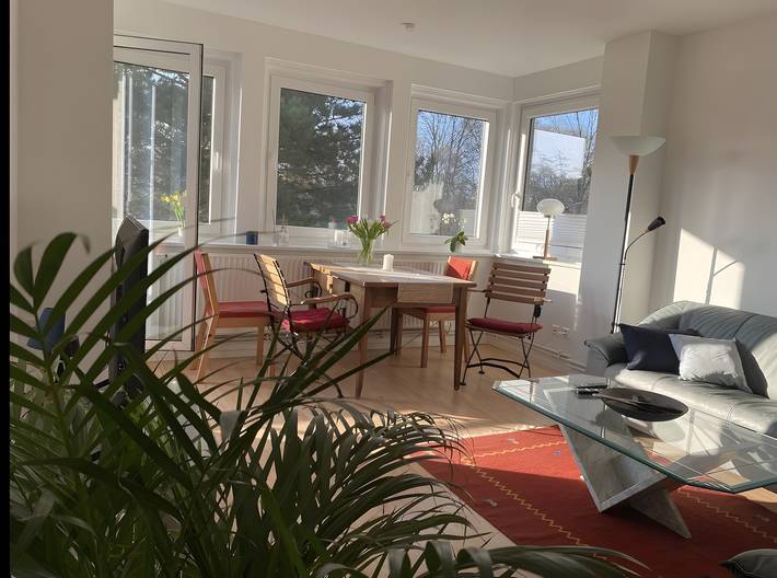 Hel lejlighed, Cozy Apartment in Hannover – Near City, Fair, Mhh with Balcony and Wi-Fi in Hannover Mitte, Hannover