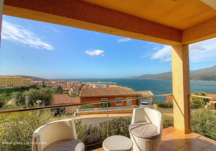 Gîte pour 4 personnes, avec Terrasse et Jardin ainsi que Piscine et Vue