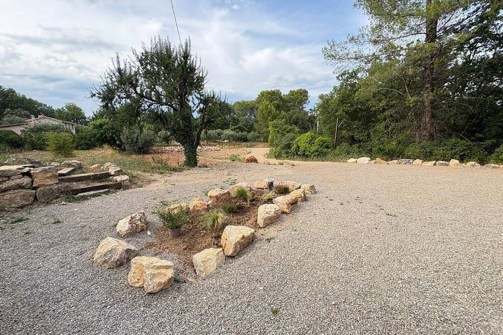 Entire apartment, Studio Luna Var near the sea & private terrace in Trans-en-Provence, Draguignan region