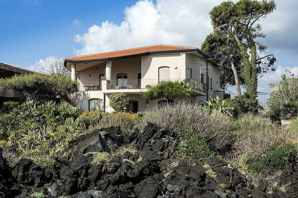 Appartamento intero, Appartamento con giardino e ampia vista sul mare in Pozzillo, Catania e dintorni