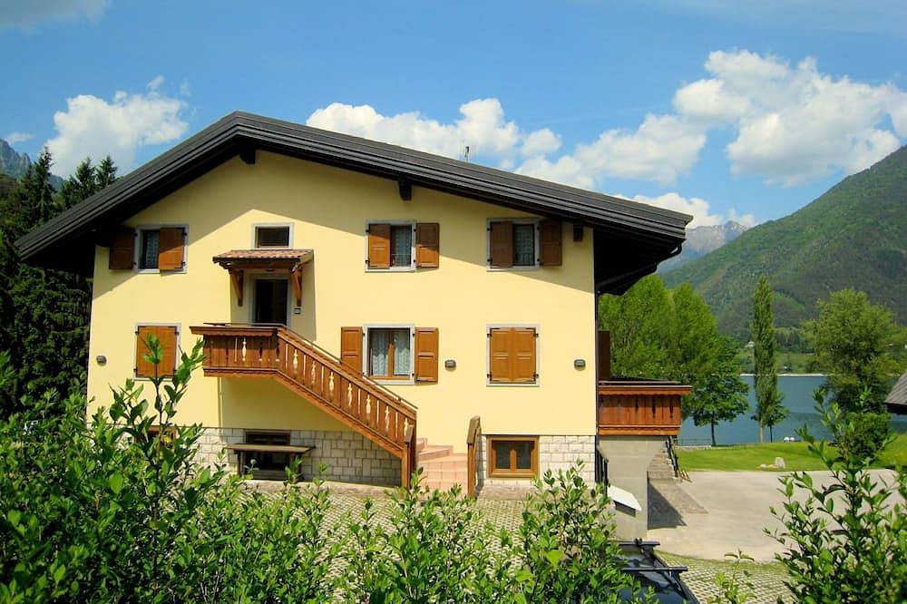 Flucht am Seeufer in Ledro in Molina di Ledro, Ledro