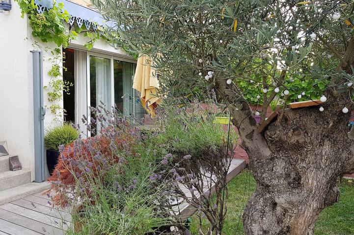 Gîte pour 4 personnes, avec Terrasse et Jardin dans Stade Marcel Deflandre
