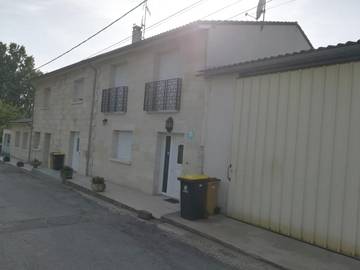 Gîte pour 6 personnes, avec terrasse ainsi que jardin et vue à Lussac