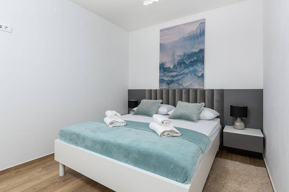 Charming Villa Audrey with an outdoor pool in Umag, Umaška regija