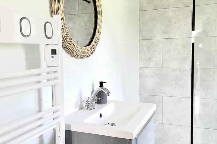 Gîte pour 2 personnes, avec terrasse ainsi que jardin et jacuzzi à Saint-Quentin-la-Motte-Croix-au-Bailly - 4