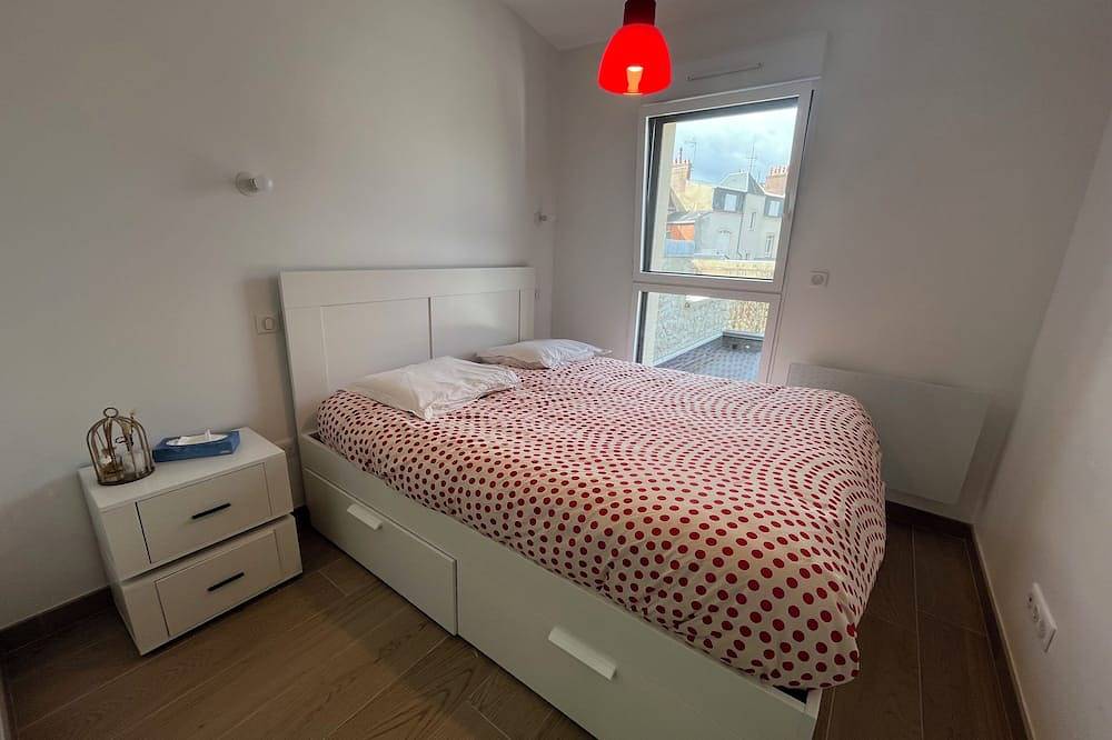 Entire apartment, New 2-person apartment with streetcar access to the 24h Le Mans racetrack in Le Mans, Sarthe