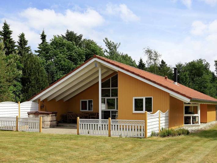 Ferienhaus für 6 Personen, mit Whirlpool und Sauna sowie Terrasse, kinderfreundlich in Kvie Sø