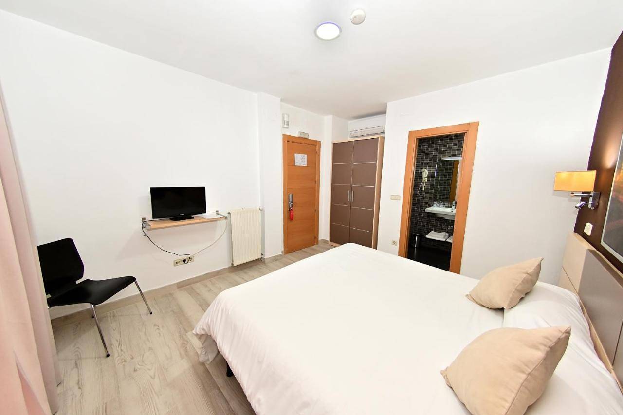 Hostal Falfes in Tetuán, Madrid