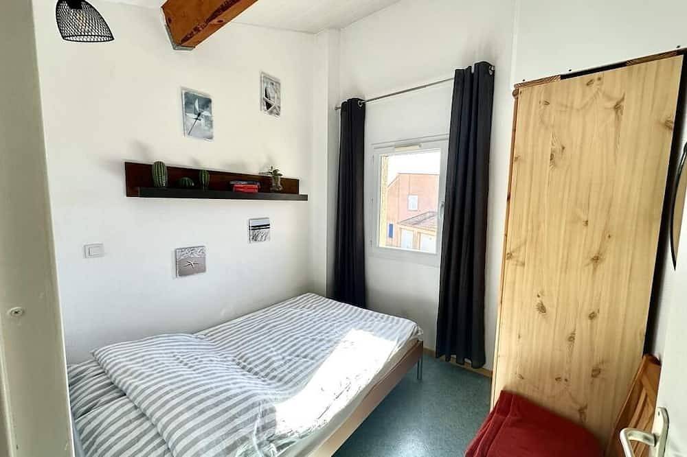 Neu renoviertes Ferienhaus mit Wintergarten nur 250 Meter zum Strand. in Portiragnes Plage, Portiragnes