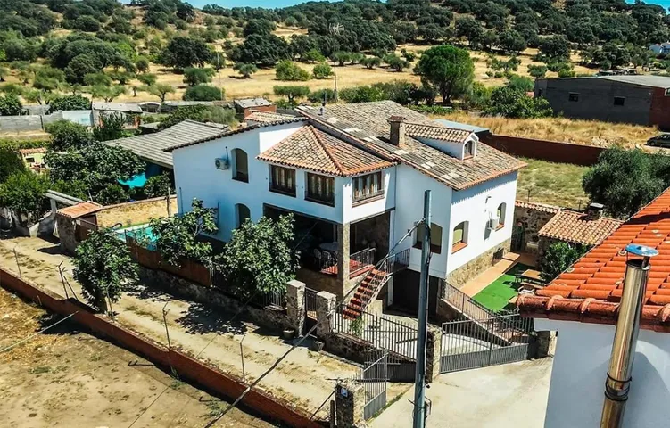 Casa de vacaciones para 18 personas, con jardín además de vistas y piscina, Se admiten mascotas - 1