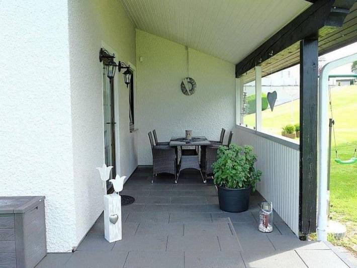 Ferienhaus für 4 Personen, mit Whirlpool und Terrasse sowie Garten und Sauna in Gönnersdorf - 2