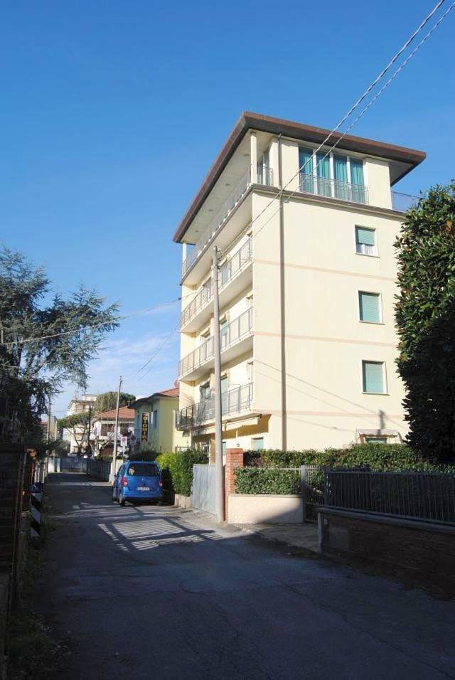 Double or Twin Room with Shared Bathroom in Lido di Camaiore, Camaiore