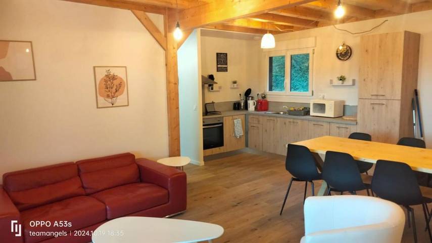 Gîte pour 8 personnes, avec vue et terrasse à Tauves - 2