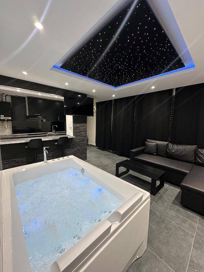 Apartamento de vacaciones para 4 personas, con jardín además de sauna y jacuzzi, Se admiten mascotas - 1
