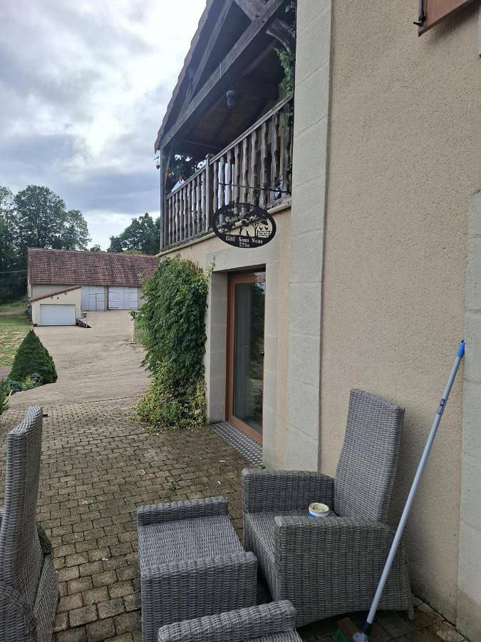 Gîte pour 2 personnes, avec vue ainsi que terrasse et piscine à Youx