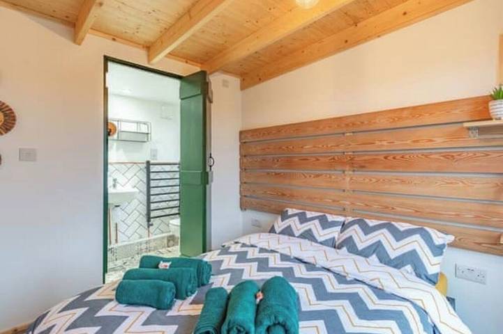 Holly’s hidden hideaway is the perfect couples retreat - Hot tub, rural , calm in Sutton Valence, Kent