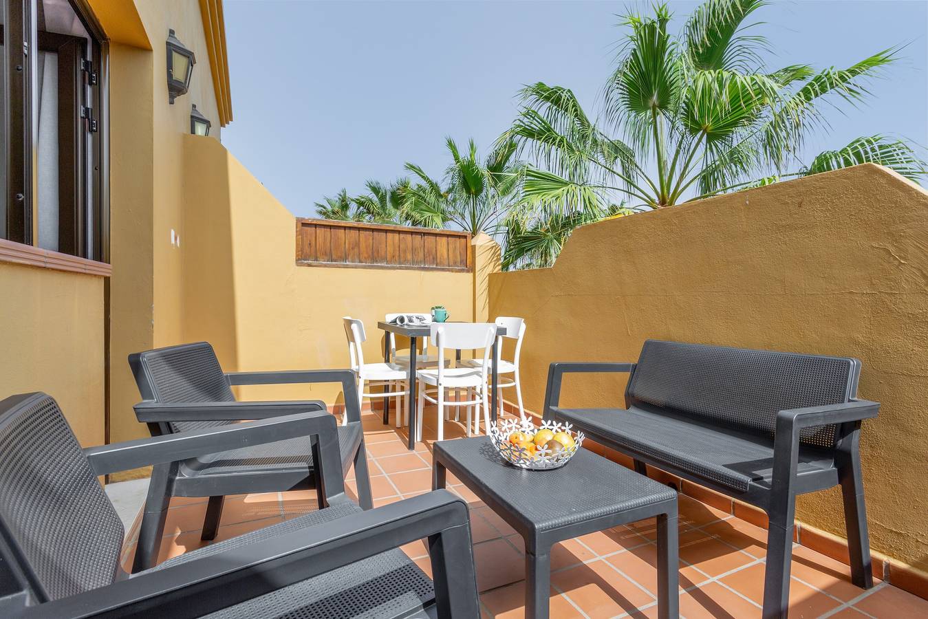 Appartement entier, Marvin Home à Corralejo : Appartement Rénové avec Vue sur Jardin in Oasis Tamarindo, La Oliva