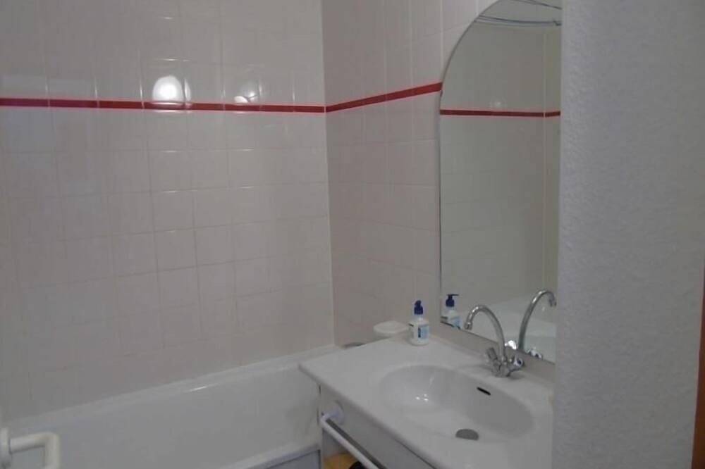 Apartamento entero, 2 Piezas para 4 pers. en Valfréjus cerca de pistas, balcón, parking gratuito in Valfréjus, Modane