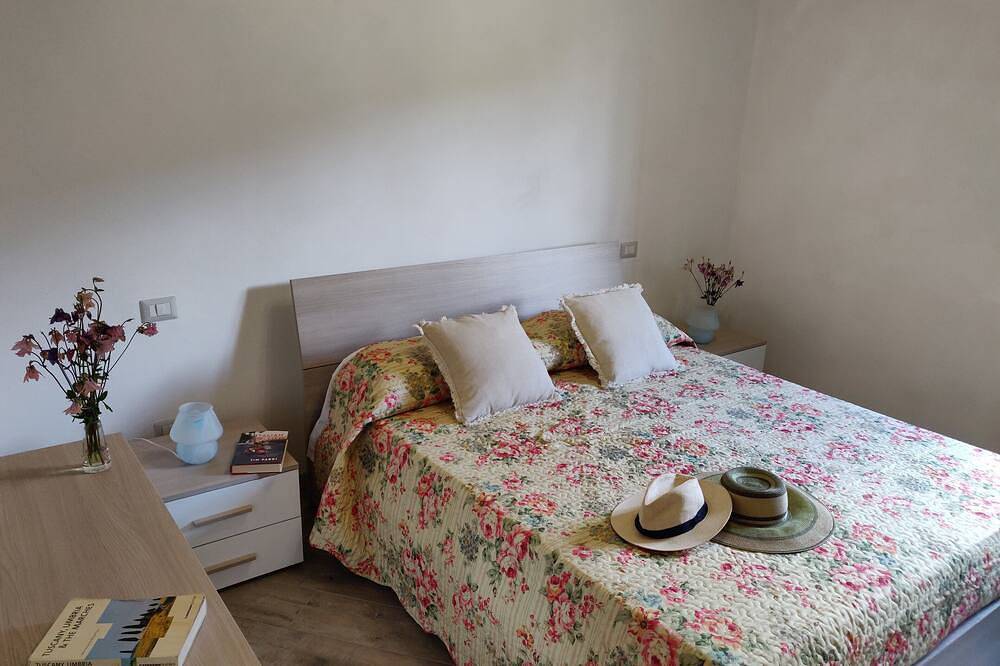 3 Bedroom Village House with Private Pool in Garfagnana - restaurant nearby in Villa Collemandina, Garfagnana