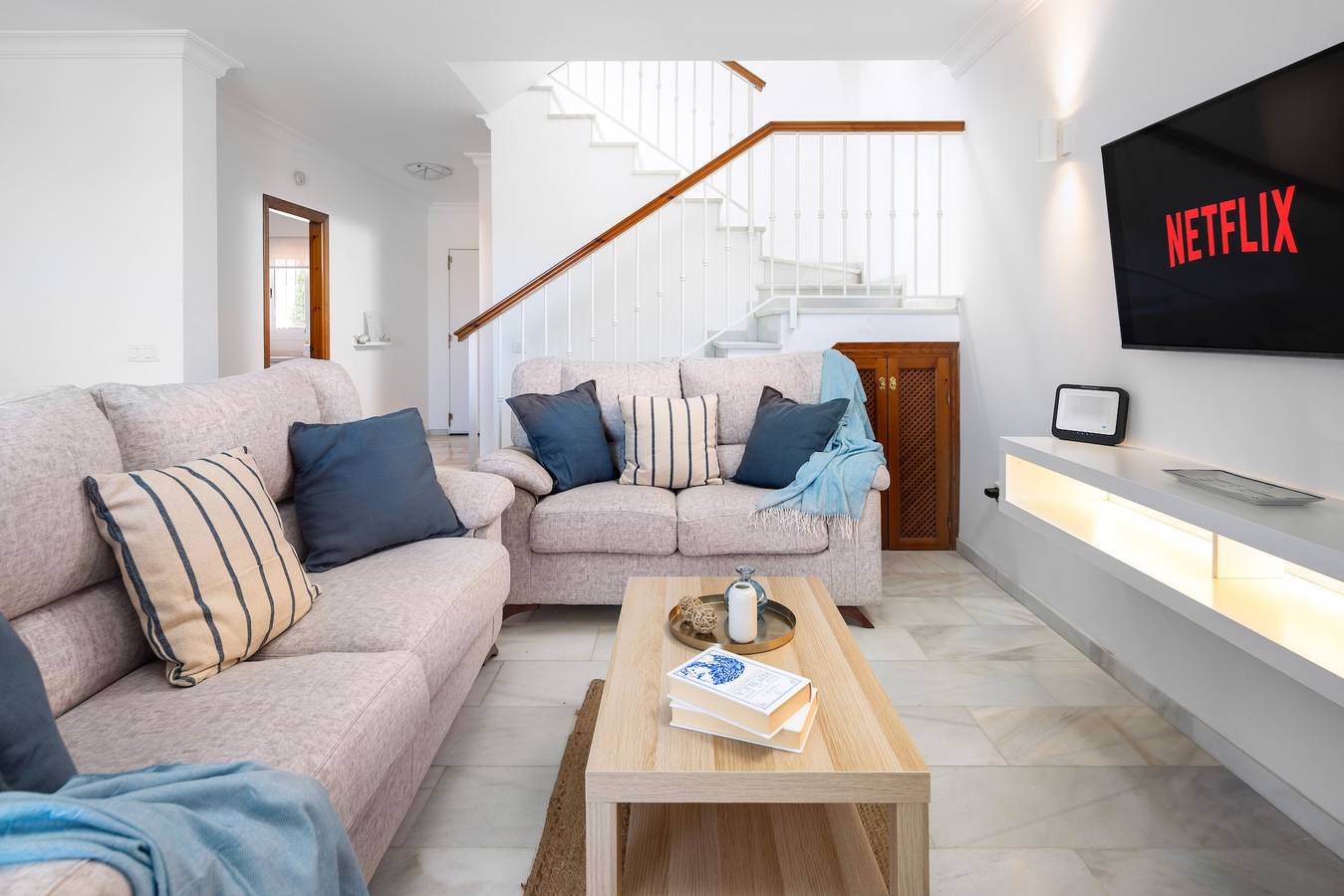Casa Alborán with Jacuzzi, Billiard, Bbq & Sea view in Nerja, Costa del Sol