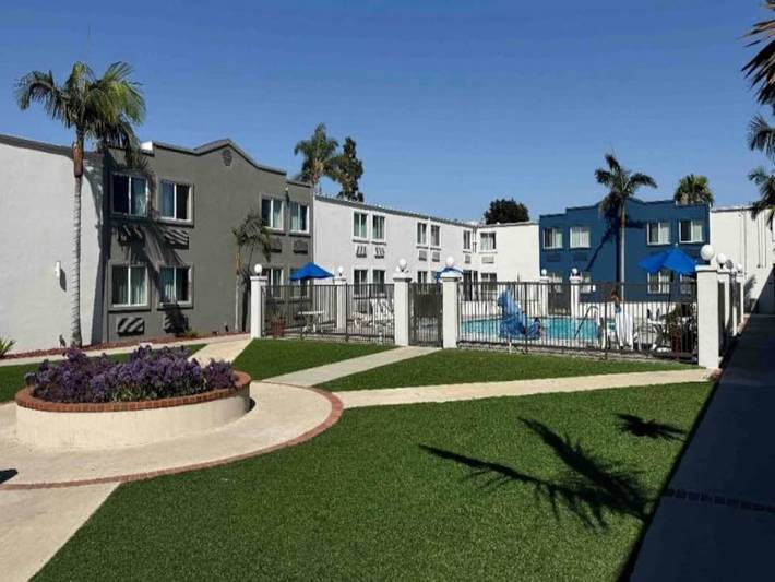 Ganze Wohnung, 1 Kingsize-Bett | Nichtraucher, Kühlschrank in Carson, Los Angeles County