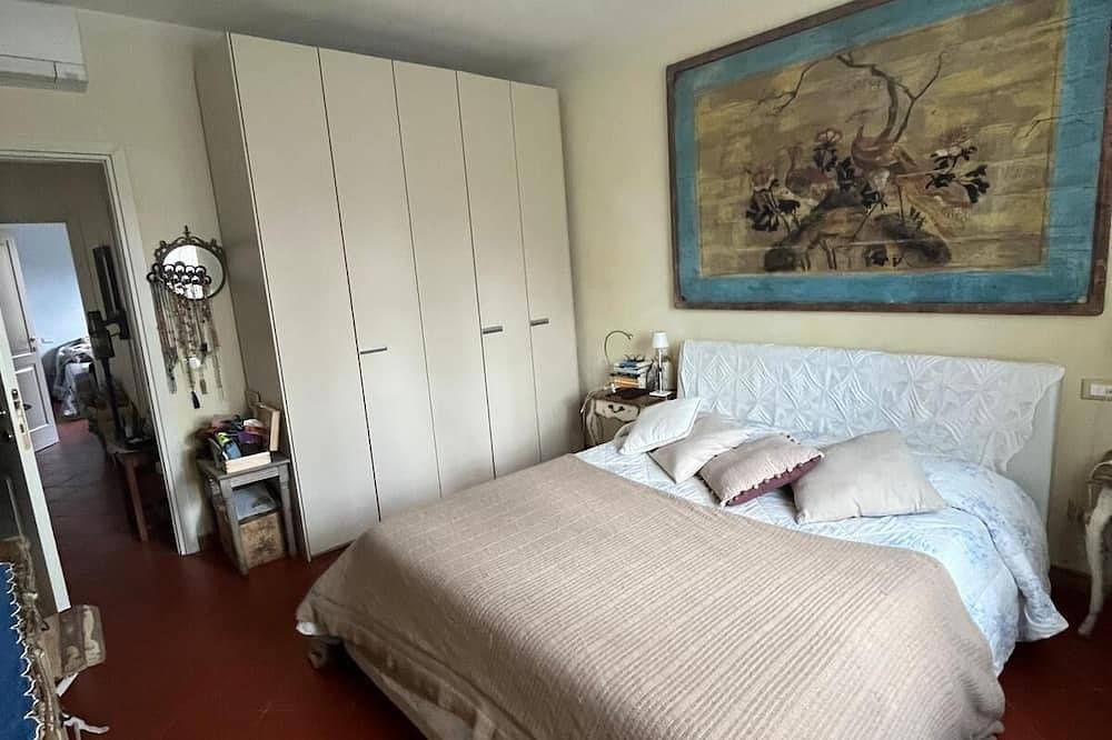 House surrounded by greenery 10 minutes from the sea and the pier of Forte dei Marmi. in Forte dei Marmi, Italienische Riviera