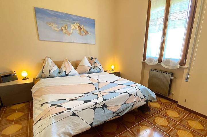 Ganze Wohnung, FeWo Arancia mit Schwimmbad, riesigem Balkon 250 Meter vom See,Ladestation 22 Kw in Maderno, Toscolano-Maderno