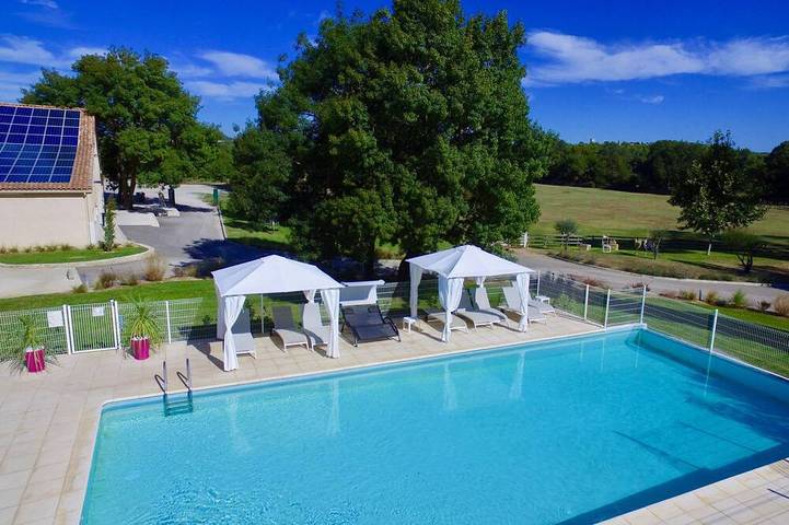 Ferienhaus für 4 Personen, mit Terrasse und Garten sowie Pool - 1