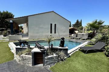 Gîte pour 9 personnes, avec jacuzzi ainsi que jardin et terrasse à Garons