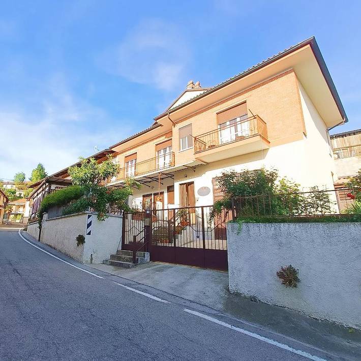 Gästehaus für 2 Personen, mit Balkon und Terrasse sowie Garten und Ausblick in Aramengo