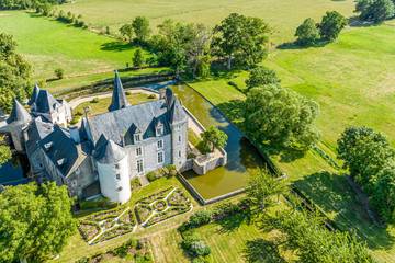 Château pour 33 personnes, avec jardin et terrasse dans la Sarthe