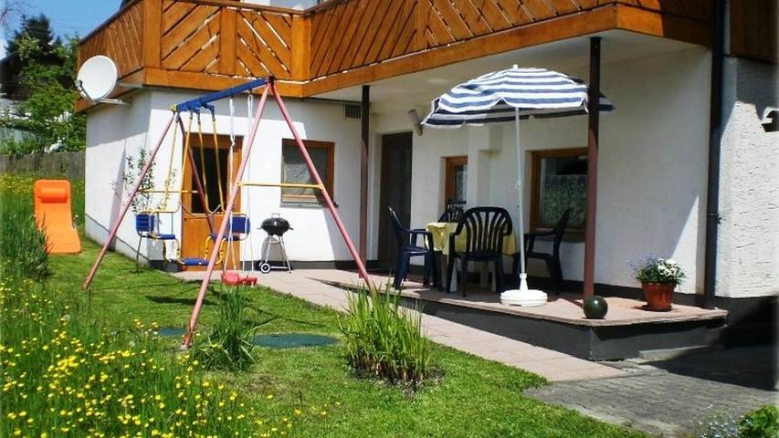 Ferienwohnung für 4 Personen, mit Garten und Terrasse sowie Seeblick in Lechbruck am See