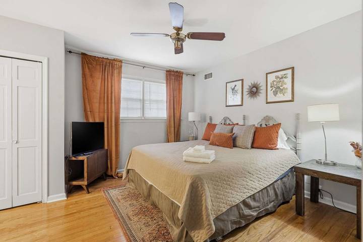 Vacation rental for 12 people, with yard, kid friendly in North Augusta