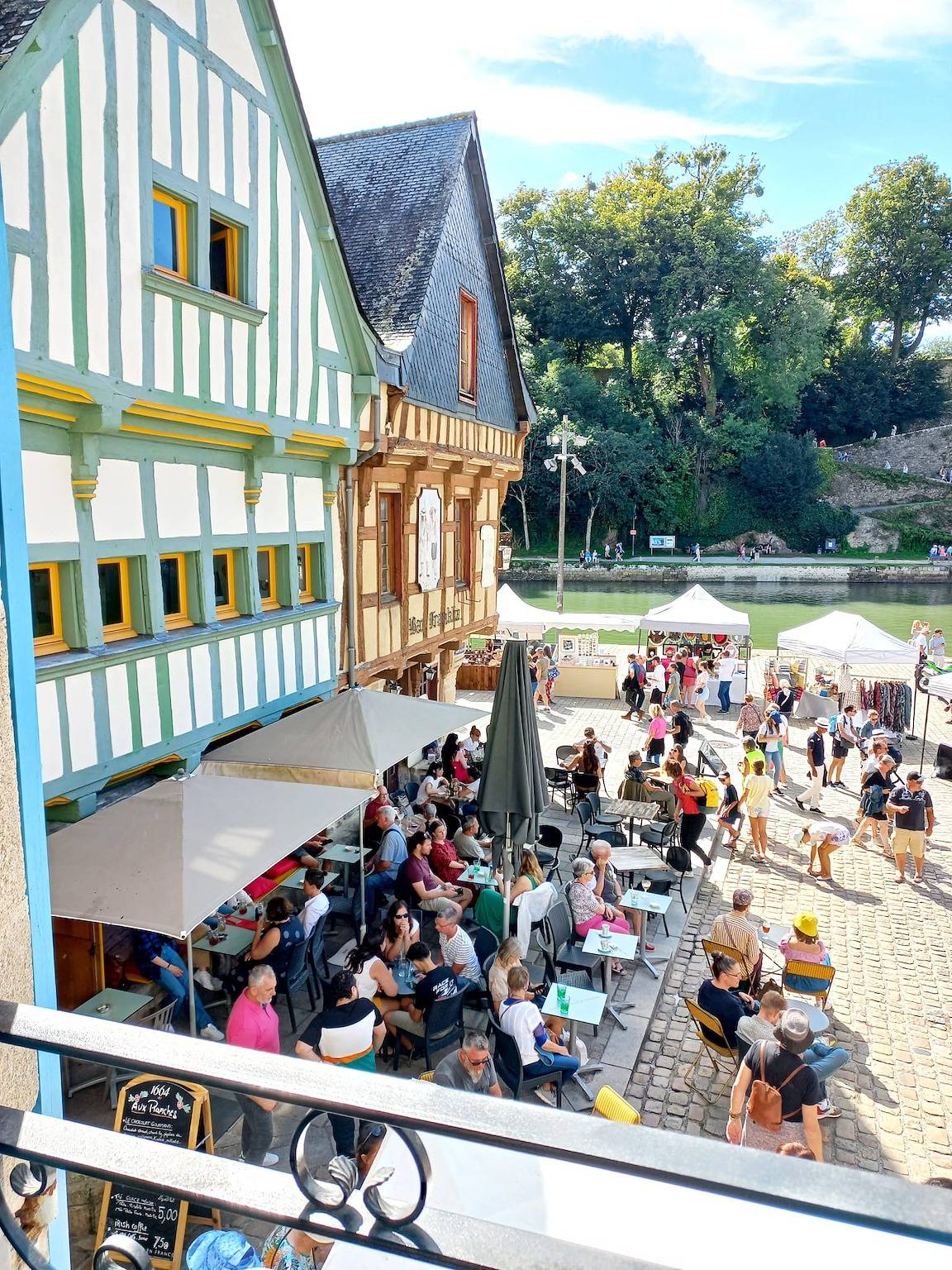 Ganze Wohnung, Eine außergewöhnliche Aussicht auf den Hafen von St-Goustan bietet diese renovierte 2-Zimmer-Wohnung in Auray, Côte des Mégalithes