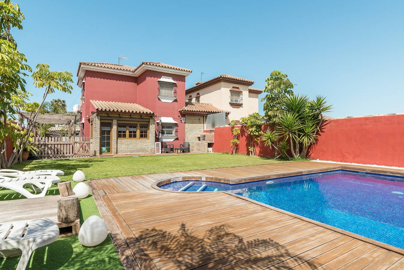 Villa Marty - para familias y huéspedes a partir de 25 años in Los Gallos-Cerromolino, Chiclana de la Frontera