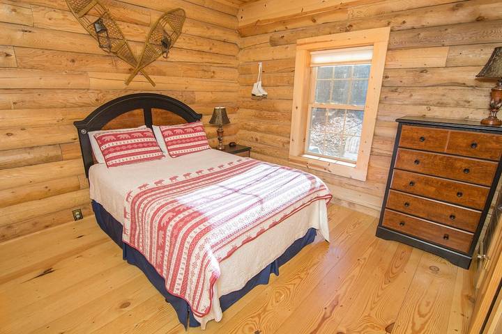 Vacation rental for 10 people, with hot tub and balcony, with pets in Deep Creek Lake