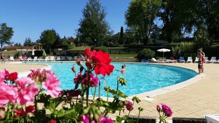 Mobil home pour 5 personnes, avec bassin pour enfant à Gourdon