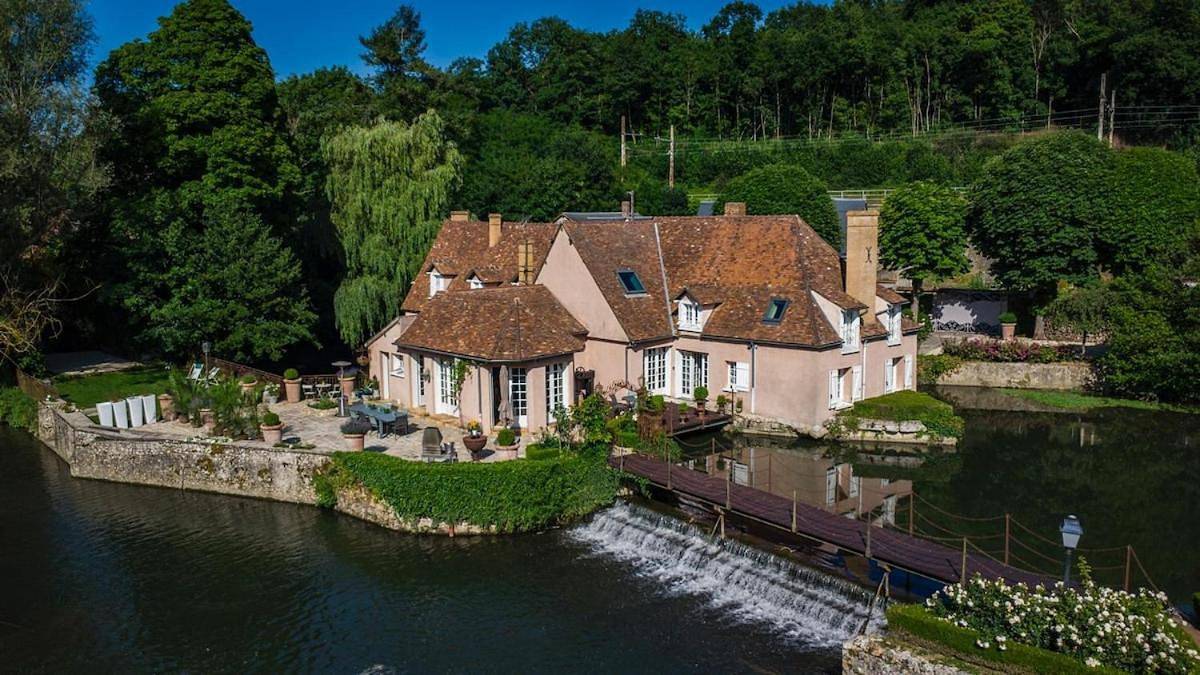 Three-Bedroom Holiday Home in Saint-Prest, Région de Chartres