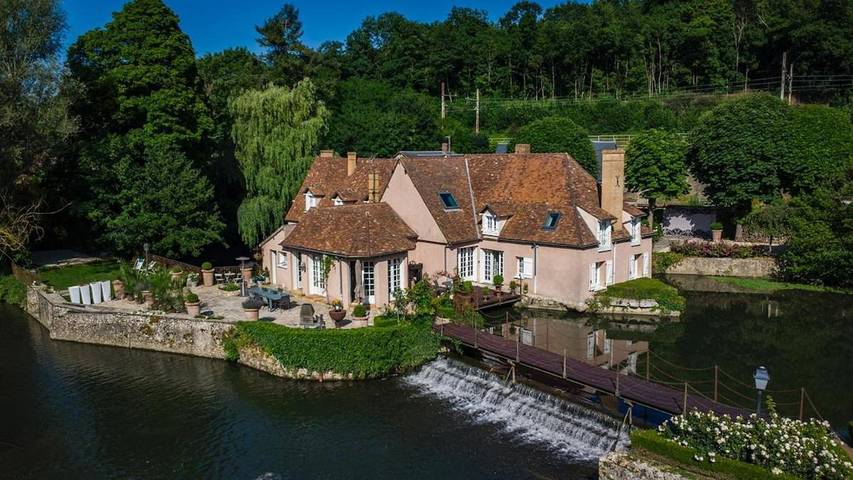 Location de vacances pour 8 personnes, avec jardin à Saint-Prest