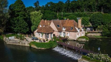 Location de vacances pour 8 personnes, avec jardin à Saint-Prest