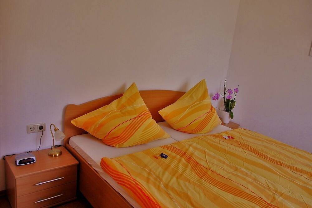 Ganze Wohnung, Gemütliche Ferienwohnung (40 qm) mit Terrasse für 2-3 Personen in Schönwald (Bayern), Landkreis Wunsiedel im Fichtelgebirge
