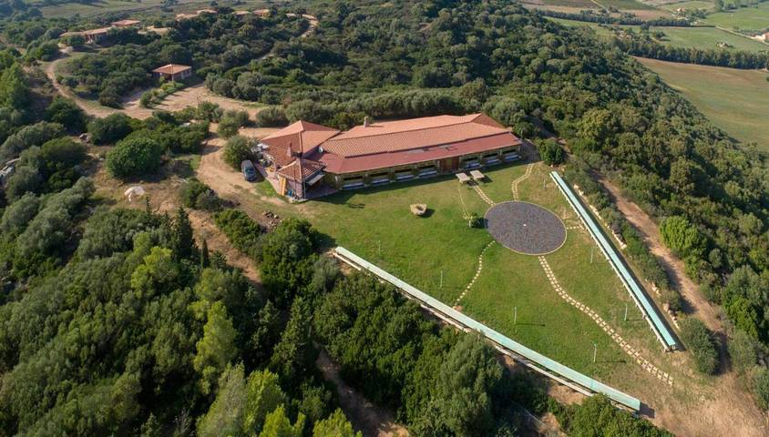 Maison de campagne pour 2 personnes, avec vue et jardin, animaux acceptés à Castiadas